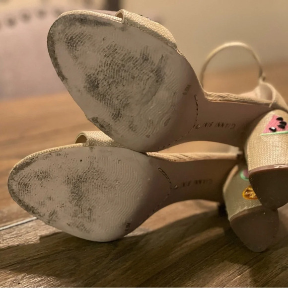 Gianni Bini Joenah Natural Straw Fruit Embellished Block Heel Sandals Size 8.5 - Picture 7 of 9